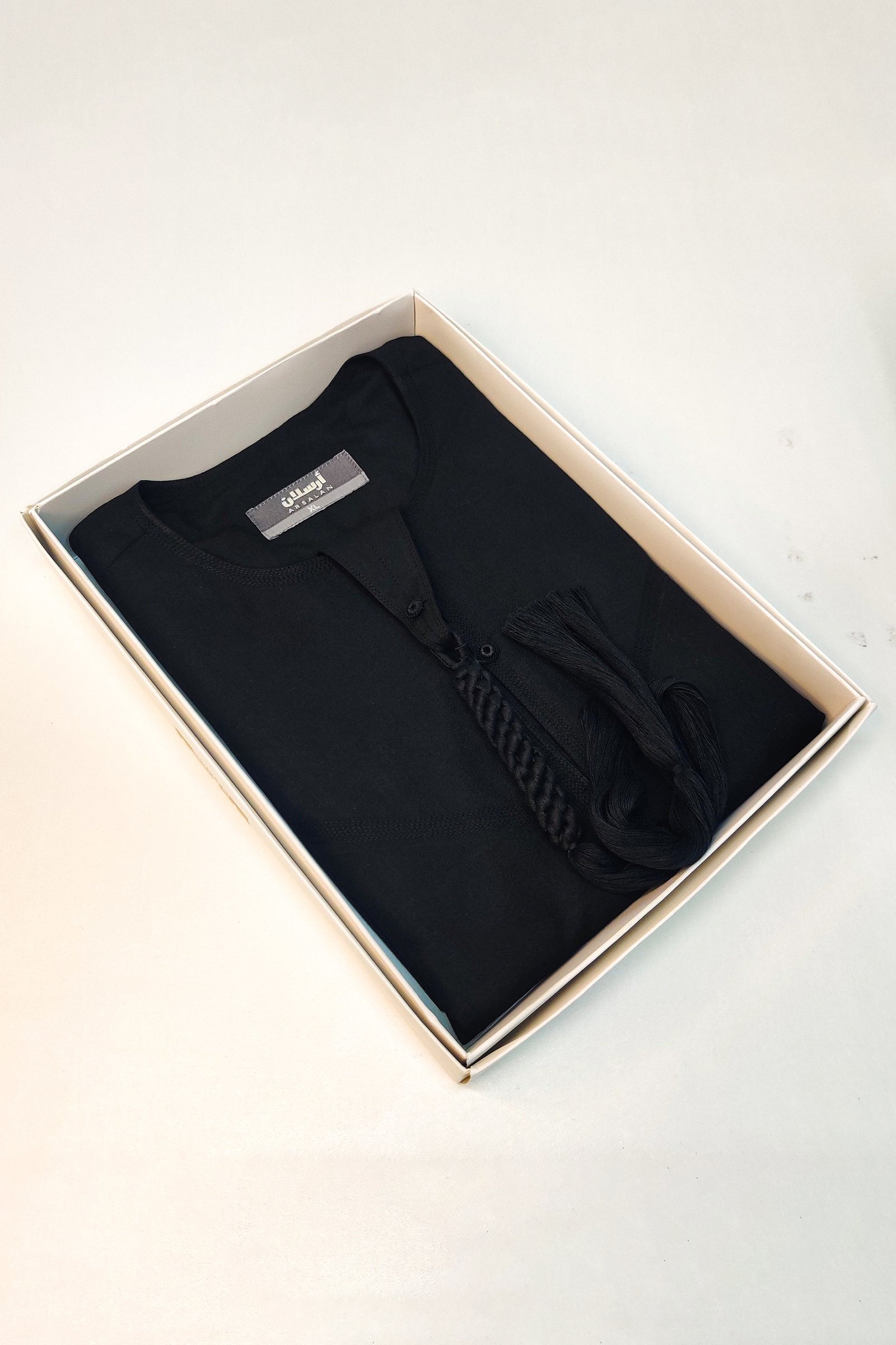 kundura-2.jpg Premium Emirati Kandura Thobe in Classic Black - Image 1